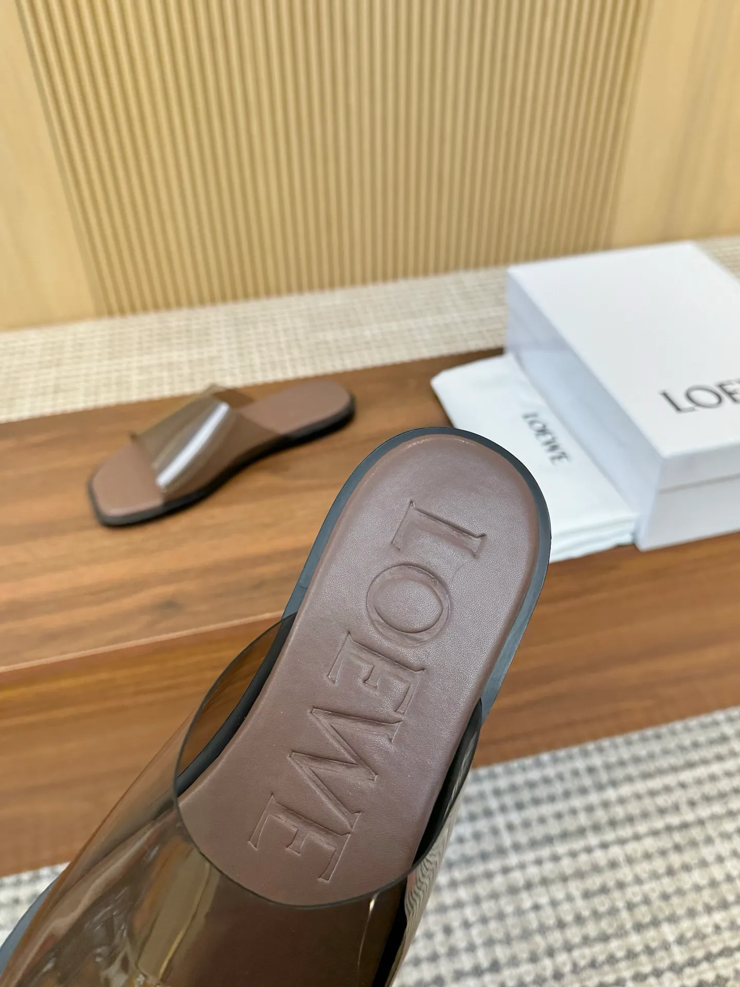 👟👟Ex-factory price 340👟👟 LOEWE 25th season latest style, 4 colors optional, leather sole plus 40